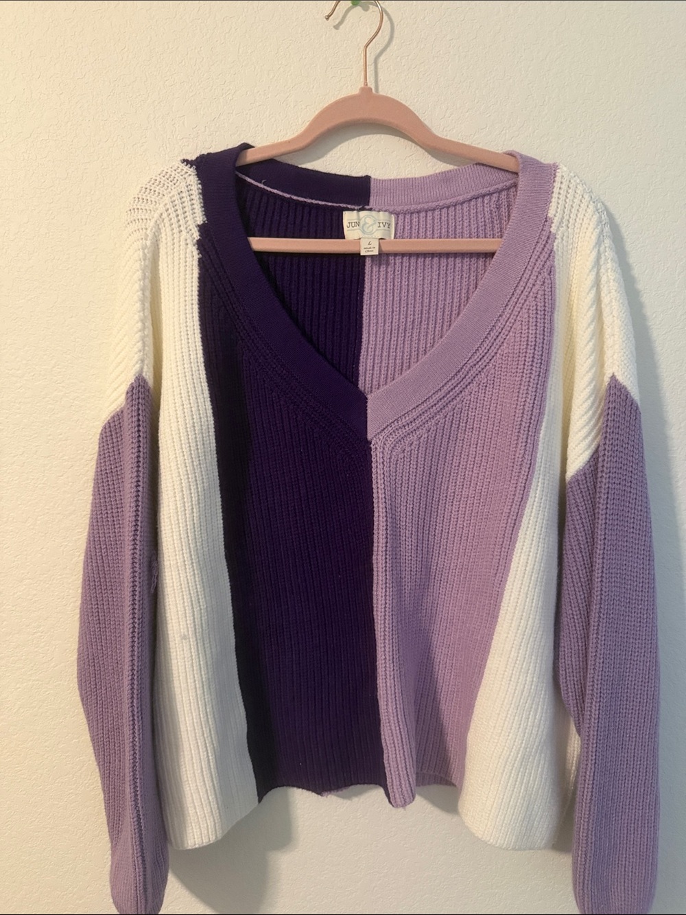 Colorblock V-Neck Sweater in Purple & Cream -